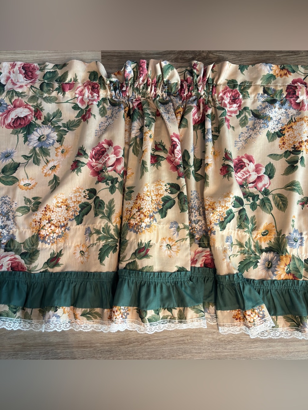 VTG Regency home fashions, Inc floral cottage core wide balloon valance ruffled